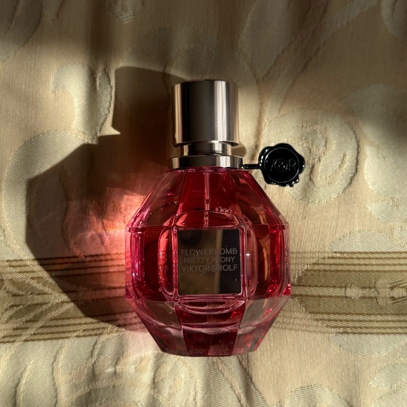 Viktor & Rolf Flowerbomb - Vibrant Pink